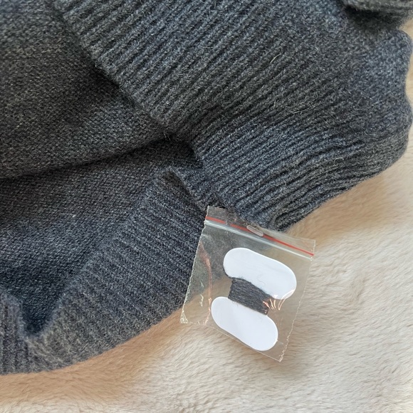 M. Miller Furs Cashmere and Swarovski Crystal Sequins Zip up Cardigan - Picture 4 of 8